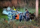 Folha do Estado | Motorista fica preso às ferragens após capotamento e é resgatado pelos Bombeiros