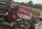 Acidente com carreta e veículo deixa dois mortos na BR