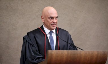 Moraes expede mandado de prisão contra Eduardo Bolsonaro e cancela passaportes