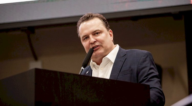 Folha do Estado | Max Russi anuncia voto para derrubar veto de Pivetta à Creche do Idoso, mas defende diálogo
