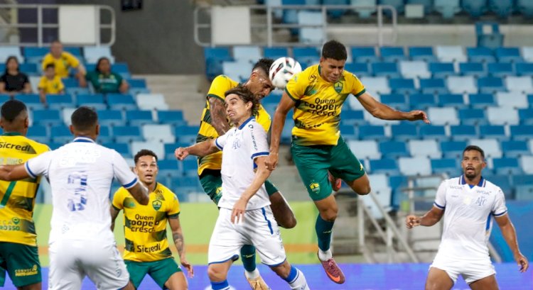Cuiabá é superado pelo Avaí e permanece distante do G-6