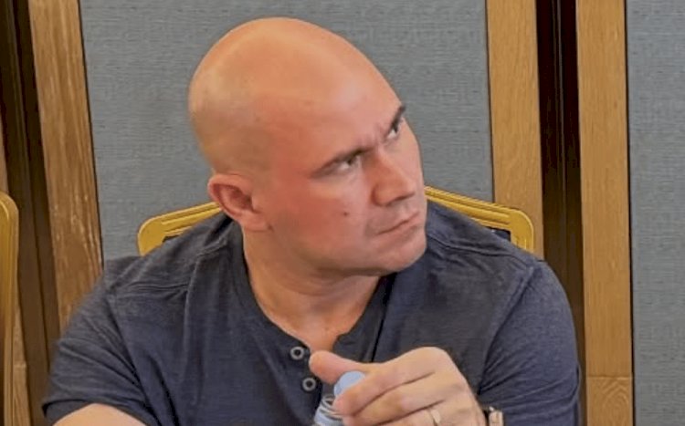 Abílio Brunini alerta para possível crise econômica e prevê perseguição a Flávio Bolsonaro