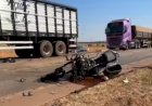 Duas pessoas morrem e outras 2 ficam feridas em acidente entre motos, carretas e carro em MT