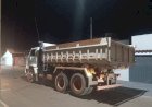 Homem furta caminhão e provoca estragos na rede elétrica e telefônica em Pontal do Araguaia
