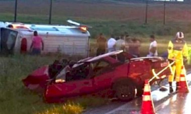 Idoso morre e 4 ficam feridos após carro bater em ambulância no interior do Estado