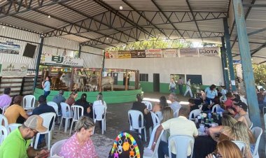 Sicredi Araxingu apoia o agro e marca presença no Primeiro Leilão de São João em Bom Jardim de Goiás/GO