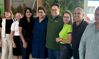 Prefeita de Ribeirão Cascalheira visita agência Sicredi Araxingu e celebra início do pagamento dos servidores pela cooperativa