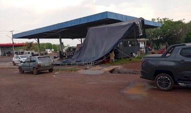 Chuva rápida causa estragos em Novo São Joaquim: telhados destruídos, muros caídos e tendas levadas pelo vento; vídeo