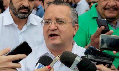 TRE mantém Pedro Taques proibido de fazer ataques à honra de Mauro Mendes