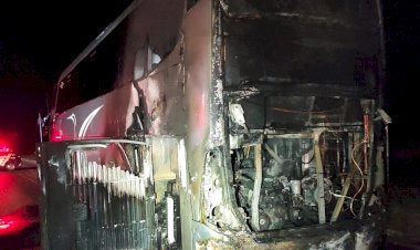 Ônibus pega fogo na BR-158 em Nova Xavantina e 31 passageiros escapam ilesos