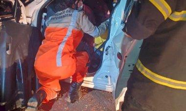 Motorista fica preso às ferragens após colisão com carreta em rodovia na MT-109 em Querência