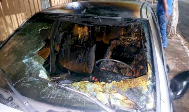 Dois suspeitos são detidos após carro ser incendiado e ter pneus cortados em Torixoréu