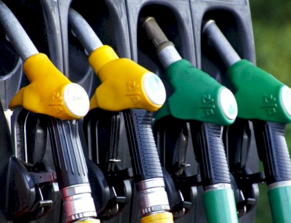 Racionamento de combustíveis; Governo Federal anuncia queda de impostos