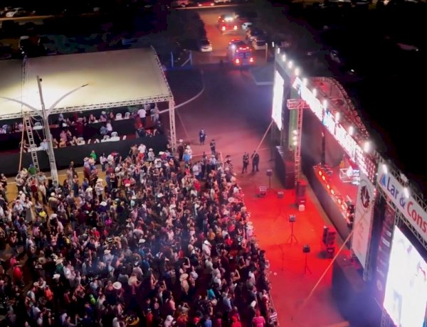 Israel e Rodolffo levam multidão à segunda noite da Exponovo 2026 em Novo São Joaquim