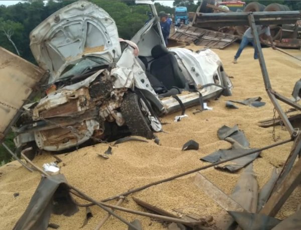 Caminhoneiro perde controle após falha mecânica e provoca grave acidente na BR-158 em Nova Xavantina
