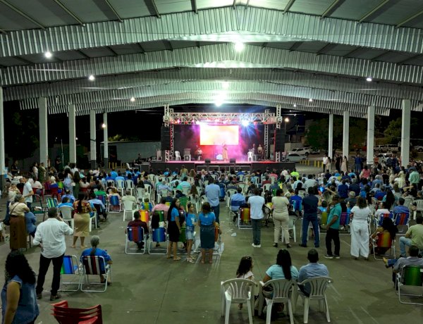 Campinápolis Comemora o Dia do Evangélico com Carreata e Show de Eliane Fernandes