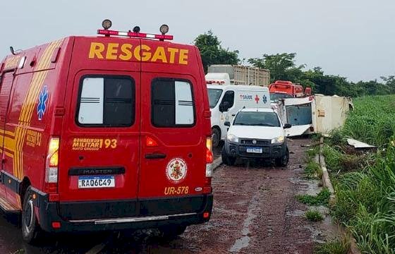 Ambulância capota na BR-158 e deixa cinco pessoas feridas na região Araguaia