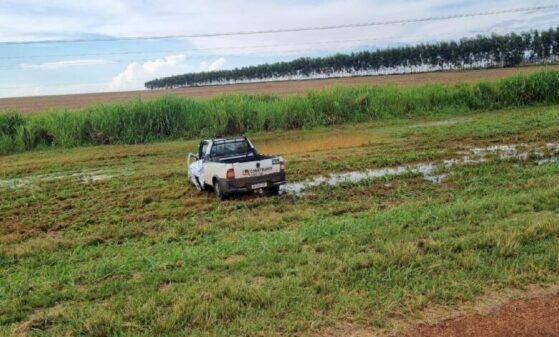 Idoso morre em acidente envolvendo carro e duas carretas na BR-070