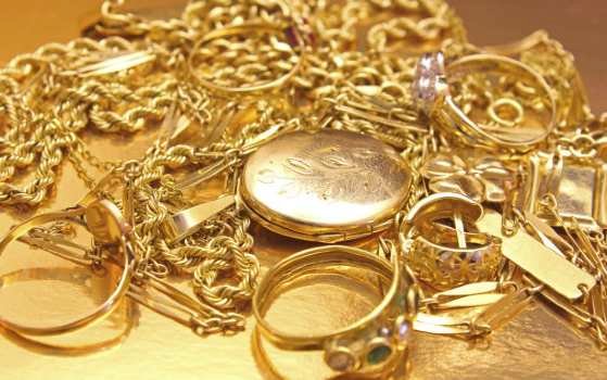 Homem tem prejuízo de R$ 36 mil ao comprar joias falsas de ciganas em Barra do Garças