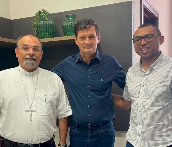 Presidente da Sicredi Araxingu recebe novo bispo da Diocese de Barra do Garças/MT na sede da cooperativa