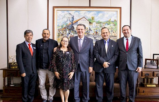 Comitiva de Barra do Garças se reúne com ministro e munícipio poderá ter curso de Medicina na UFMT