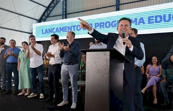 Governador lança programa para estudantes terminarem ensino médio 