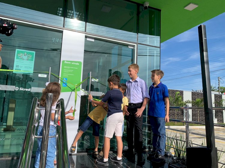 Dezenas de pessoas prestigiam inauguração da agência Sicredi Araxingu em Bom Jardim de Goiás