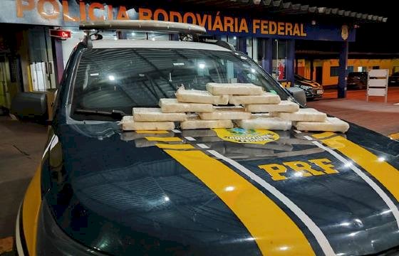PRF encontra 12 tabletes de cocaína em compartimento oculto de veículo
