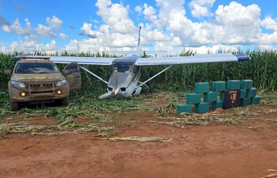 Gefron apreende meia tonelada de cloridrato de cocaína após queda de aeronave em MT