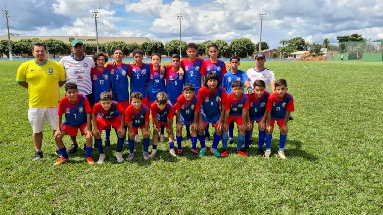 Jogadores de Campinápolis participam de torneio esportivo em Querência