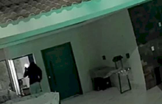 Homem invade casa em Barra do Garças e causa prejuízo de R$ 15 mil