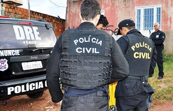 Mulher que comandava boca de fumo é presa pela Polícia Civil durante operação em Confresa
