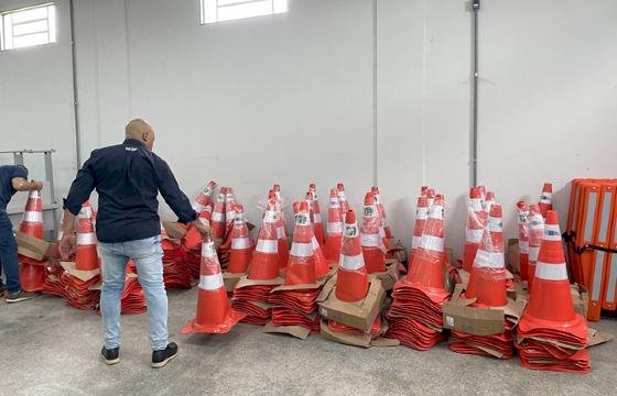 Sesp entrega mais de 15 mil itens de sinalização de trânsito às forças de segurança