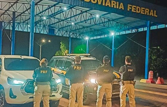 PRF recupera Hilux furtada e prende homem em Barra do Garças