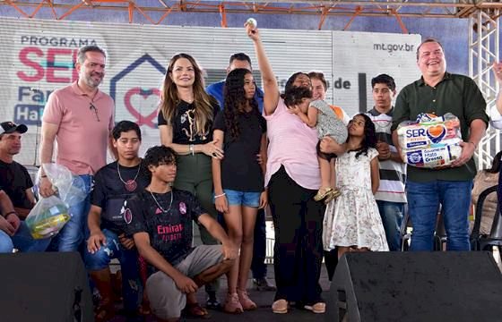 Primeira-dama do Estado entrega casas e transforma a vida de 63 famílias com o SER Família Habitação em Ribeirão Cascalheira
