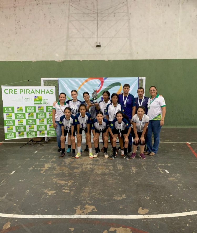 Escola Municipal de Aragarças recebe Troféu Excelência nos Jogos Estudantis realizado em Piranhas