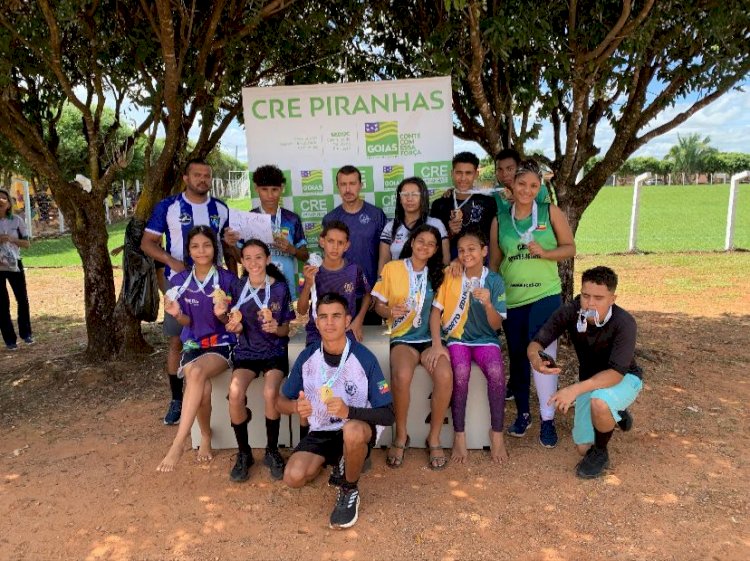 Escola Municipal de Aragarças recebe Troféu Excelência nos Jogos Estudantis realizado em Piranhas