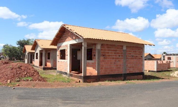 Prefeitura de General Carneiro adota medidas para retomada de obra de 44 casas populares