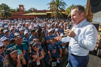 Governador anuncia novo extra por resultado a professores e coordenadores