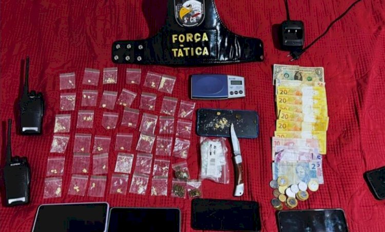PM prende quatro e fecha ponto de distribuição de drogas em Barra do Garças