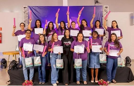 Curso de tranças forma mulheres empreendedoras em Água Boa e Barra do Garças