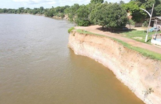 Prefeitura decreta emergência após avanço de erosão às margens do Rio das Mortes