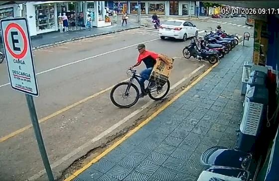 Homem é flagrado furtando climatizador de ar em loja de móveis no centro de Barra do Garças