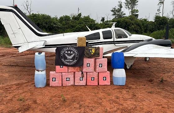 Avião é flagrado com meia tonelada de cocaína pronta para decolagem em MT
