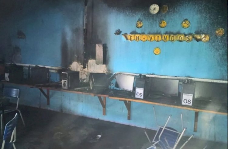 Incêndio em escola municipal mobiliza Corpo de Bombeiros em Água Boa; não houve vítimas