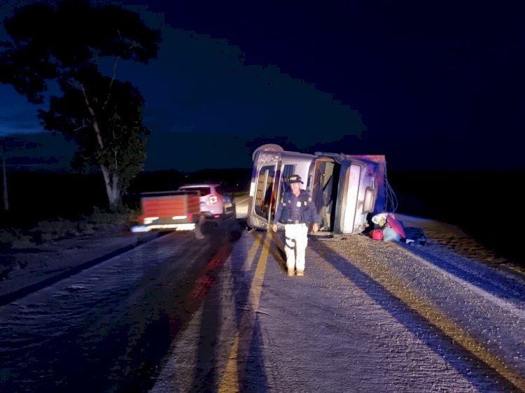 Acidente com carreta causa congestionamento na BR-158, próximo ao distrito de Indianópolis