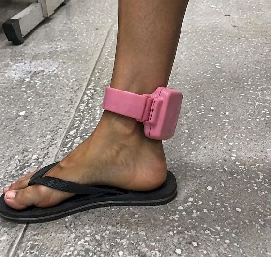 Projeto de deputada de MT propõe tornozeleira rosa para agressores de mulheres