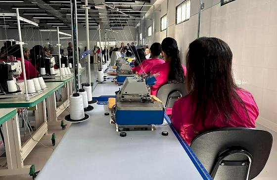 Sejus inaugura fábrica de costura em penitenciária feminina e amplia ressocialização em MT