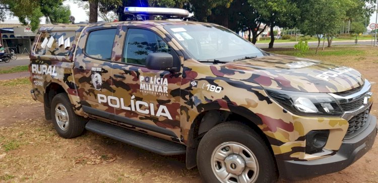 Mulher destrói casa de ex-companheiro e, horas após ser liberada, é agredida com tijolada pelo atual parceiro