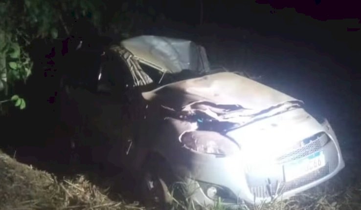 Mãe e filho morrem após carro capotar em rodovia de MT